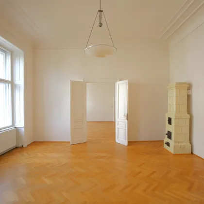 #SQ -  SCHÖNES HELLES ALTBAU-BÜRO AM BÖRSEPLATZ MIT CA. 107 M² , 3 RÄUME UND PARKBLICK - Bild 3