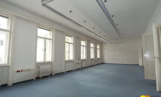 Geräumiges Altbau-Büro in innerstädtischer Bestlage