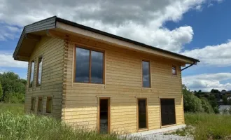 Leben am Land; gemütlicher, hochwertiger Holzbau/Erstbezug mit 9000 m² Grund