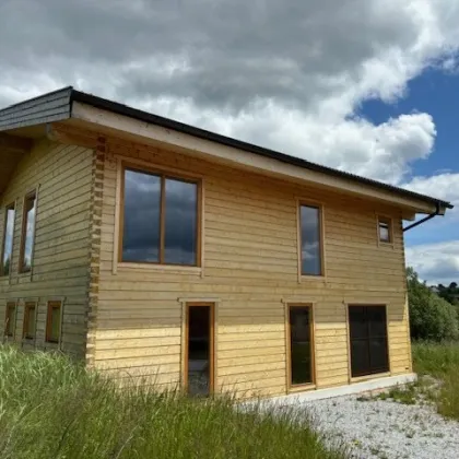 Leben am Land; gemütlicher, hochwertiger Holzbau/Erstbezug mit 9000 m² Grund - Bild 2