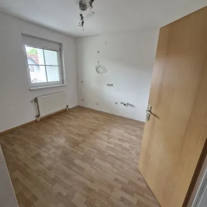 helle freundliche 3 Zimmer mit Loggia - Bild 3