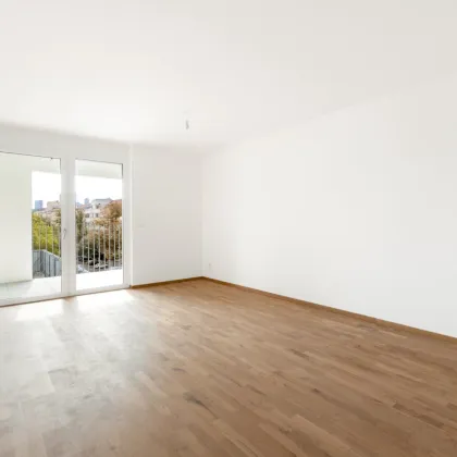 PROVISIONSFREI BIS 31.10.2024 | Erstbezug |  3-Zimmer Neubau mit ca. 8 m² Loggia | Fernwärme | TG-Stellplatz optional | Nachhaltiges Wohnbauprojekt - Bild 2