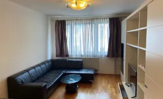 Exquisit voll möbliertes Apartment mit Balkon in zentraler Lage!