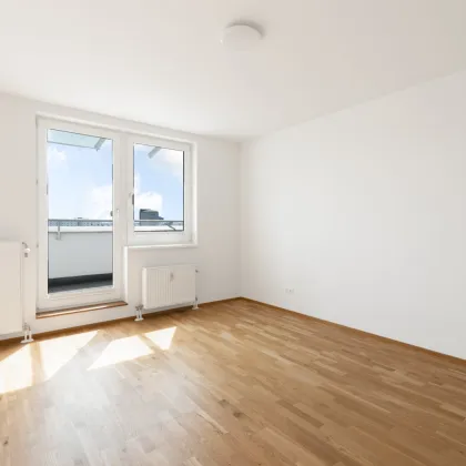 PROVISIONSFREI | DG-Erstbezug nach Sanierung | 11 m² Loggia | Fernblick zum Stephansdom | TG-Stellplatz | Küche mit Siemens Geräten - Bild 2