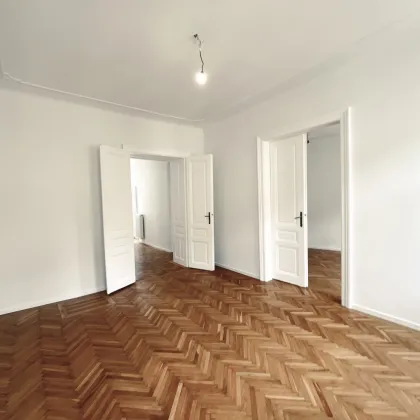 Traumhafte 64 m² Altbauwohnung in Top-Lage!! TOP Preis-Leistung + Perfekte Raumaufteilung + Traumhaftes Altbauhaus + Ideale Infrastruktur und Anbindung! - Bild 2