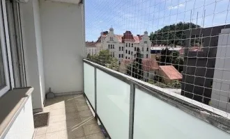 SANIERTE 3,5 ZIMMERWOHNUNG MIT SCHLOSSBERGBLICK UND BALKON