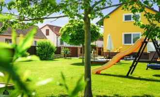 Familientraum!! Wunderschönes, gepflegtes Haus mit Gartenparadies