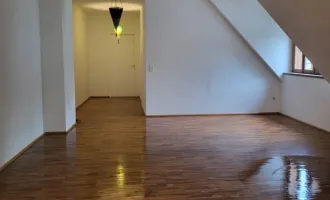 sehr schöne 3 Zimmer-Wohnung in wunderschönem Altbau eines sanierten Vierkanthofes nächst Grinzinger Platz!