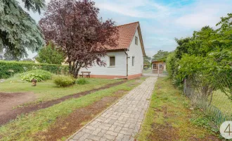 NEUER PREIS! Charmantes Haus mit vielen Nebengebäuden und riesigem Garten