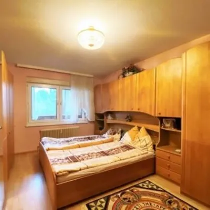 Gut geschnittene 3 Zimmer Wohnung mit verglaster Loggia - Bild 3