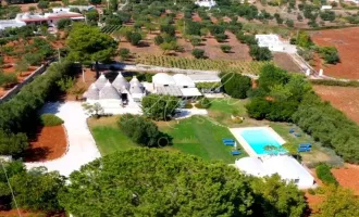 OSTUNI - HERRLICHES AREAL MIT TRULLI UND POOL