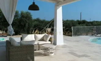 CHARAKTERISTISCHE VILLA MIT POOL IN SANTA MARIA DI LEUCA