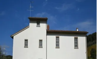 VILLA MIT SCHEUNE IN CARMIGNANO (Prato)