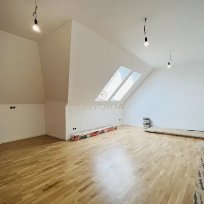 Kurz vor Fertigstellung || 3-Zimmer Maisonette im neu ausgebauten Dachgeschoß im Herzen von St. Andrä-Wördern - Bild 2