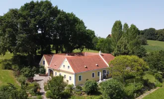 Ein Haus, das Geschichten erzählt: Vierkanthof mit Gästehaus in Alleinlage!