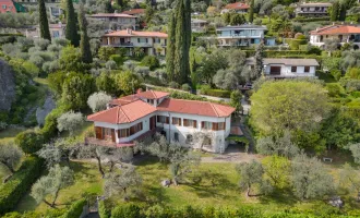 Traumvilla in Gargnano: 186m², 9 Zimmer, Balkon, Garage - 250 m zum See