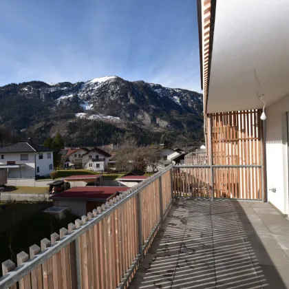 Modern & gemütlich: Dachgeschosswohnung mit großer Terrasse & traumhafter Aussicht! - Bild 2