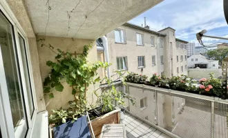 Sehr gepflegte, helle, ca. 104 m² (inkl. d. 5,5 m² Loggia/Balkon) große 4-Zimmer-Wohnung mit Garagenplatz in U-Bahn-Nähe!