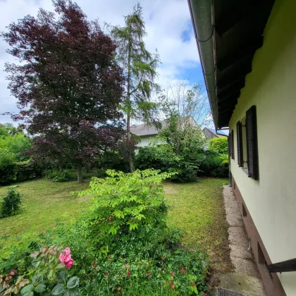 ** IDYLLISCHES EINFAMILIENHAUS ** RUHE-OASE ** GARTEN MIT ALTBAUMBESTAND **KACHELOFEN ** TERRASSE ** GROSSZÜGIGE GARAGE ** - Bild 2