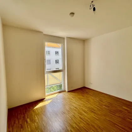 Sehr praktisch geschnittene, freundliche und vorallem leistbare Mietwohnung, mit einem schönen Badezimmer und einem Balkon -  in 8020 Graz! - Bild 3