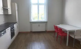 Geräumige 2-Zimmer-Altbauwohnung mit Küchenblock in einer Villa in Bruck/Mur zu mieten !