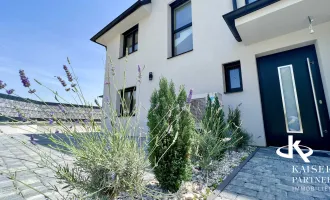 Modernes, hochwertiges Wohnen mit Pool im Grünen - Doppelhaushälfte mit 2 Terrassen, Carport + 2 Stellplätze und viel Platz für die Familie in Ebenfurth!