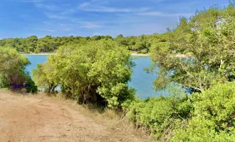 Traumhaftes Baugrundstück mit Haus, Meerblick in Pula, Kroatien - Jetzt Eigenheim verwirklichen!