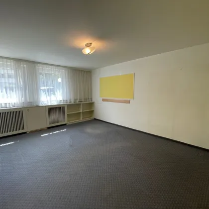 Willkommen im Wohlfühl-Büro in Salzburg-Riedenburg: 4 Räume, großzügiger Empfangsbereich und mehr! - Bild 2