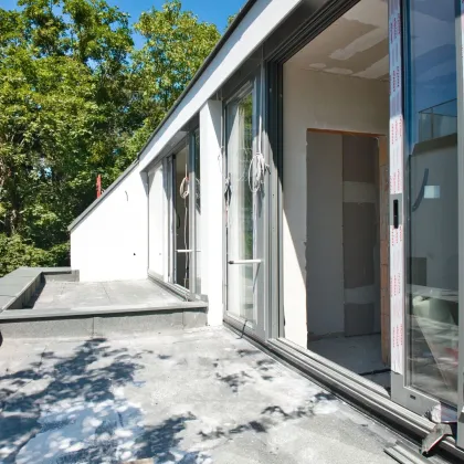 ERSTBEZUG | Doppelhaushälfte mit 4 Zimmern, Eigengarten & Keller | am Ende einer ruhigen Sackgasse | Luftwärmepumpe, Klima & PV-Anlage - Bild 2