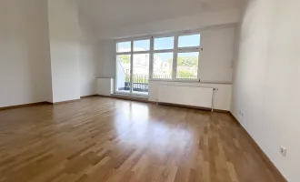 sehr ruhige und helle 3-Zimmer Wohnung mit Außenfläche und Grünblick zu mieten!