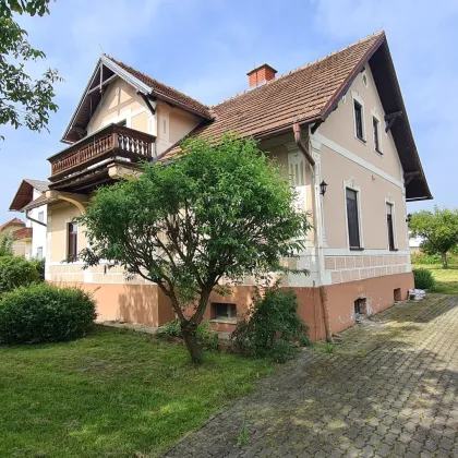 Stilvolles Wohnhaus mit sonnigem Umgrund samt Carport und Holzhütte - Bild 2