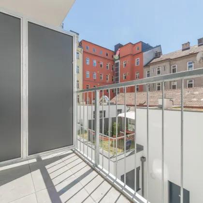 Gepflegte 3 Zimmer-Neubauwohnung mit hofseitigem Balkon in idealer Lage / ab sofort verfügbar! - Bild 2