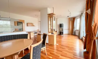 Tolle, klimatisierte Maisonette-Wohnung mit 3 Schlafzimmern, 2 Badezimmer, Küche, Dachterrasse und Balkon