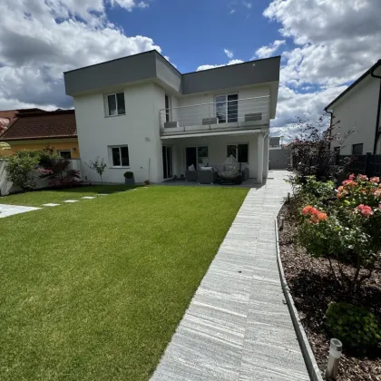 Exklusives Wohnvergnügen - Modernes Einfamilienhaus mit gepflegtem Garten und luxuriöser Ausstattung - Bild 2