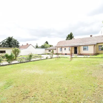 Renovierungsbedürftiges Haus mit Garage und Nebengebäude in Felixdorf - Bild 3