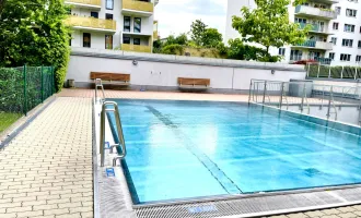 Traumhafte Dachgeschoss-Maisonette mit Schwimmbad und Terrasse mit exklusivem Poolblick + Garagenplatz + Neubau-Anlage mit eigenem Pool und Spielplatz