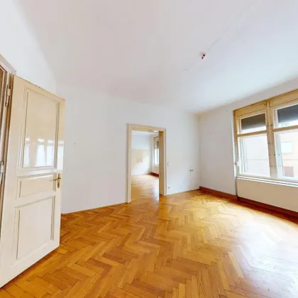 ALTBAU AT ITS BEST: Mitten in St. Leonhard in Nähe zur TU Graz! 4 Zimmer, Innenhofbalkon & wunderschöner Fischgrätparkett - gleich anfragen und begeistern lassen! - Bild 2