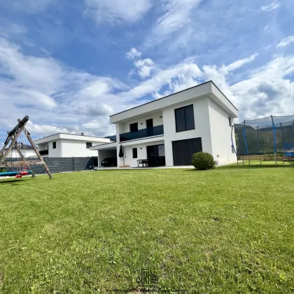 Exklusives Einfamilienhaus I neuwertig I Terrasse I Doppelgarage I ca. 168m² Wohnfläche I 798 m² Grundfläche I Althofen I schöner Garten - Bild 2