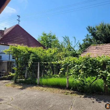 Gepflegtes Bauernhaus für Selbstversorger mit großem Innenhof und Gästehaus - Bild 3