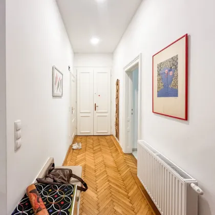 Prachtvolle Altbauwohnung mit Kamin und Balkon - Bild 2