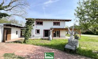 NEW PRICE. Spacious, low-energy house with an additional office/practice or apartment of 70 m². Completely renovated in 2023.