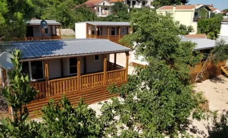 Mobil / Ferien-Häuser direkt am Strand zu verkaufen in Pirovac / Kroatien