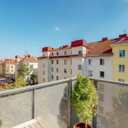 VOLL MÖBLIERTE, SONNIGE 2-ZIMMERWOHNUNG MIT SÜD-BALKON - Bild 2