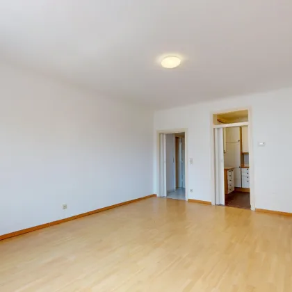 Erstklassige und lichtdurchflutete Ein-Zimmer-Wohnung mit großem Potential! - Bild 3