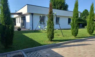 Wohnen auf einer Ebene - Luxuriöser Bungalow im modernen Baustil!