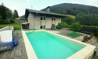 Wunderschöner Mehrfamilientraum mit Pool und Bergblick