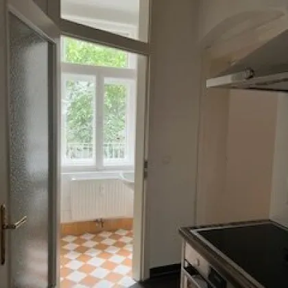 Traumhafte Altbau-Wohnung in Graz! 73.8m², € 843,33 Miete, Balkon, gepflegt, inkl. Einbauküche & Personenaufzug. - Bild 3