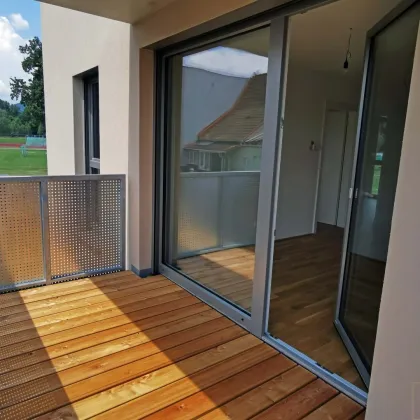 DB IMMOBILIEN | Erstbezug! BARRIEREFREIE 3 Zimmer Wohnung mit Balkon und eigenem Gartenabteil! - Bild 3