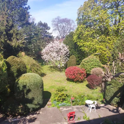 Charmantes, großzügiges Einfamilienhaus mit Potenzial im Dornröschenschlaf und großem Naturgarten in begehrter Lage (!) - Bild 2