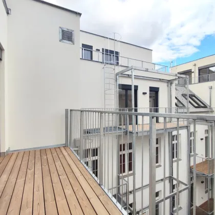 ERSTBEZUG - Moderne DG-Maisonette mit Terrasse und Balkon - Bild 2